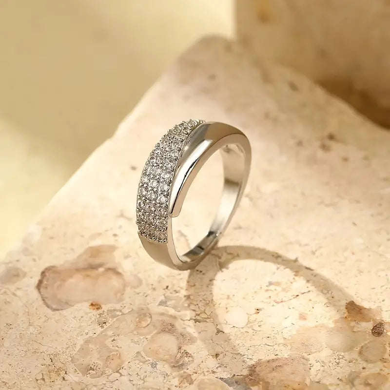 Eléon | Stilfull gull- og sølvfarget ring med glitrende steiner (1+1 GRATIS)