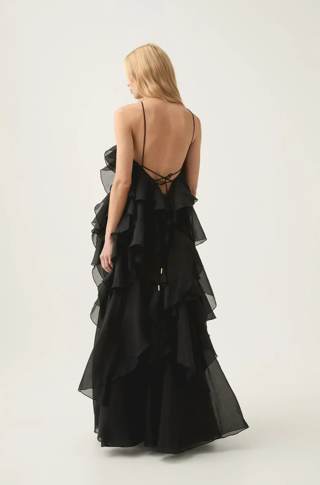 Rosalind | Lagdelt maxikjole i chiffon med volanger og halterneck