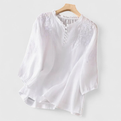 Rosie | Brodert bluse i lin med volangkrage og pomponger – Hvit