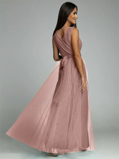 Elegant kjole med V-hals