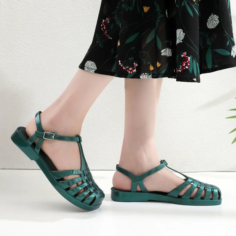 Dame Sandaler til Sommeren – Retro Flate Sandaler med Hul Mønster og Firkantet Tå