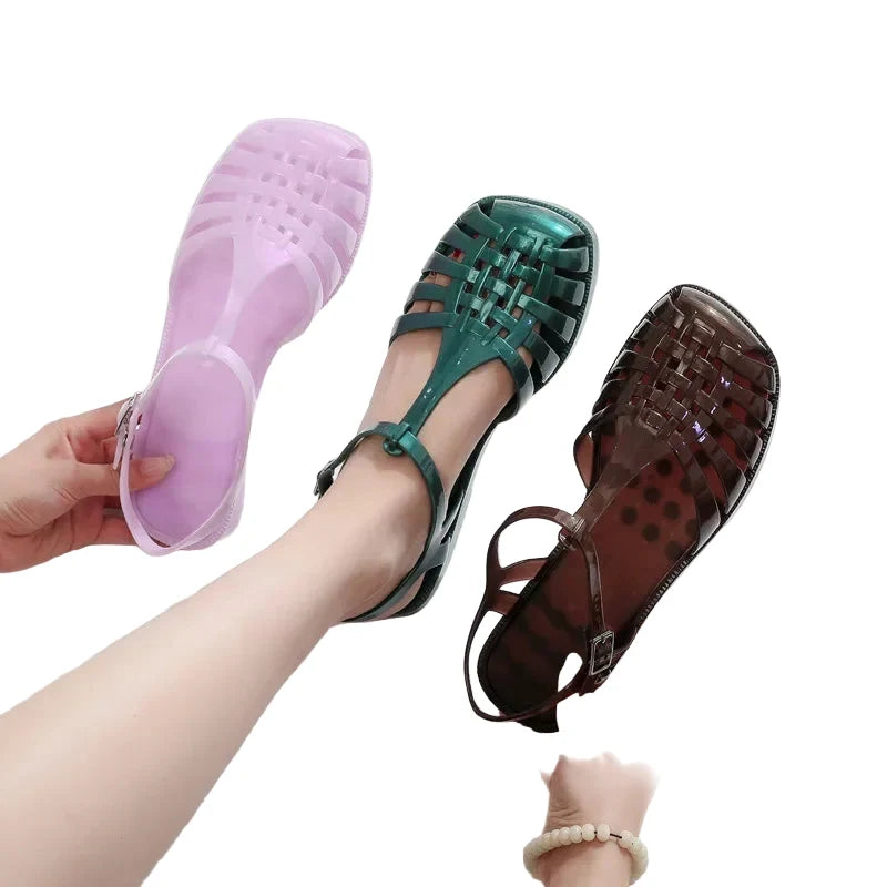 Dame Sandaler til Sommeren – Retro Flate Sandaler med Hul Mønster og Firkantet Tå – Brun