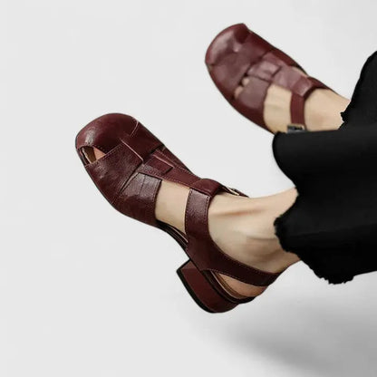 Celina | Elegante skinnsandaler – Brun