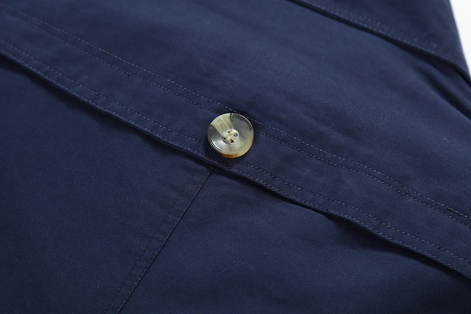 Moteriktig lang trenchcoat for menn
