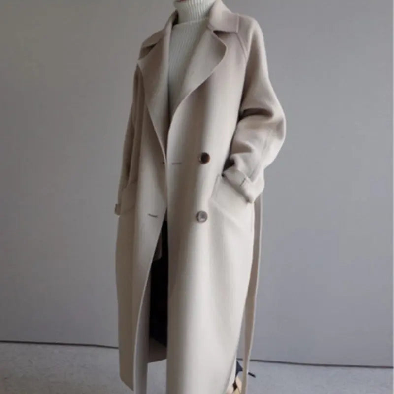 Evelisse | Stilren lang kåpe – Beige