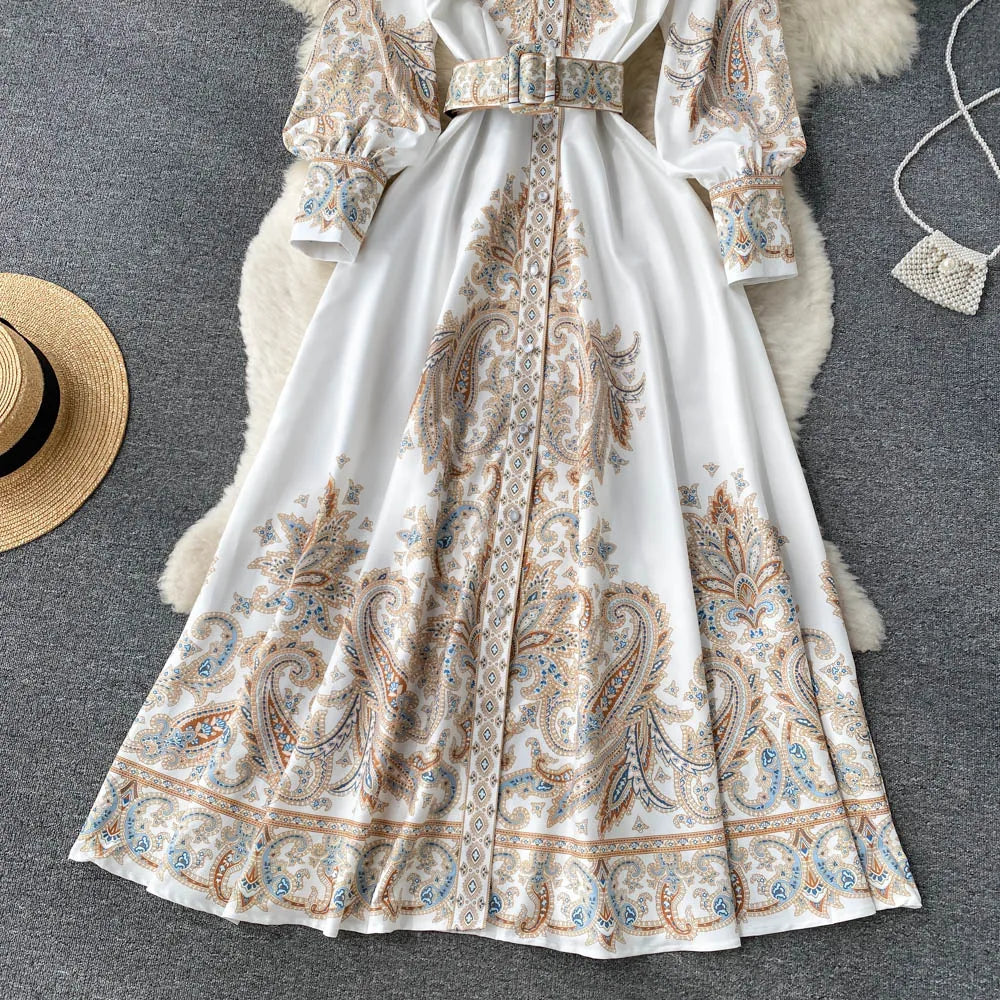A-linjeformet kjole med belte med blomstermønster
