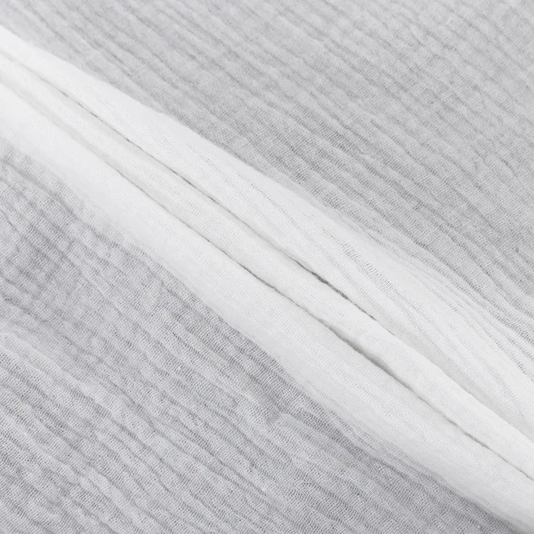 Løstsittende sett med strukturert bluse og shorts