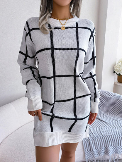 Elegant rutete kjole med lange ermer