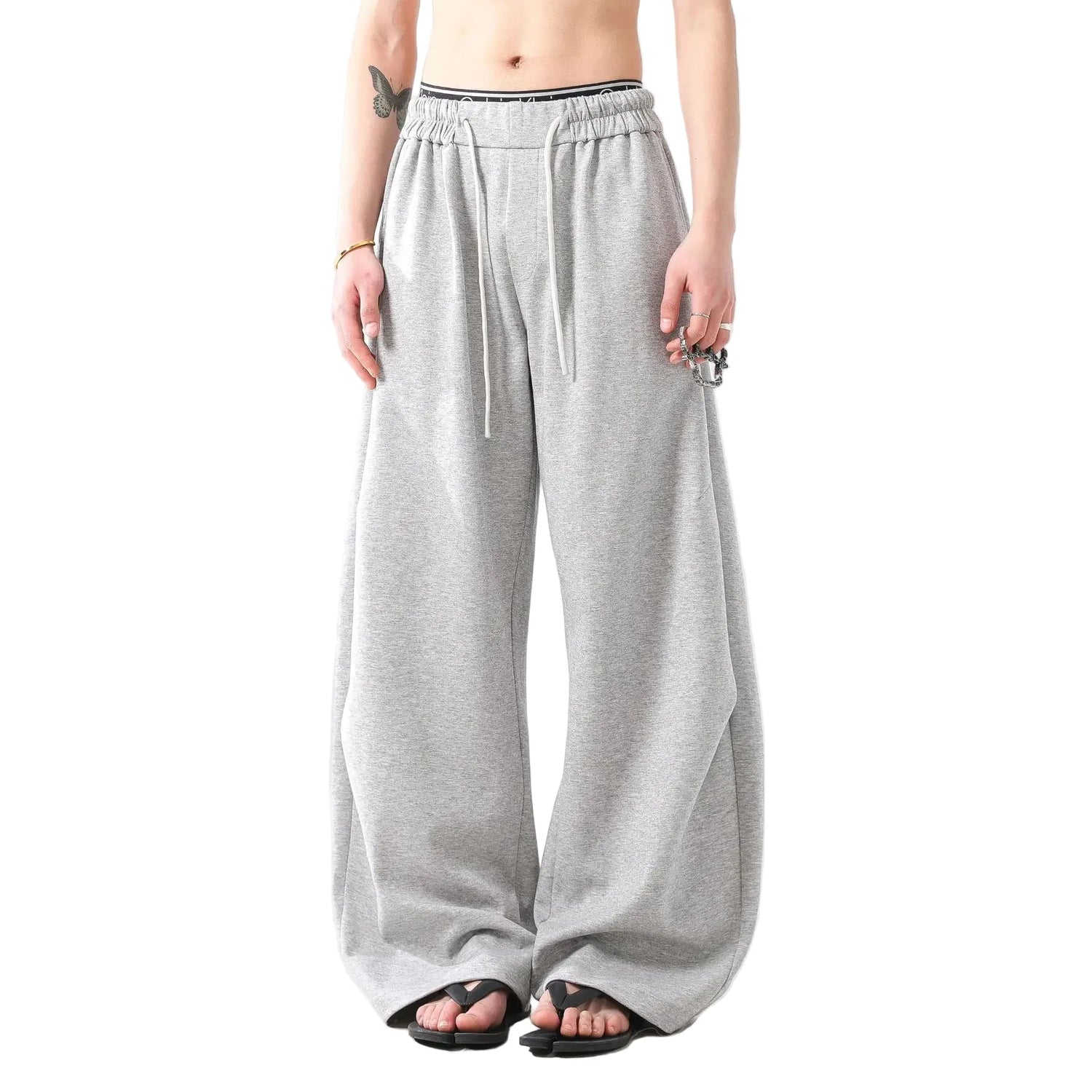 Grå Baggy Joggebukser – Vide Unisex Bukser med Lang Snøring | Urban Streetwear med Buet “Lantern”-Design – Svart