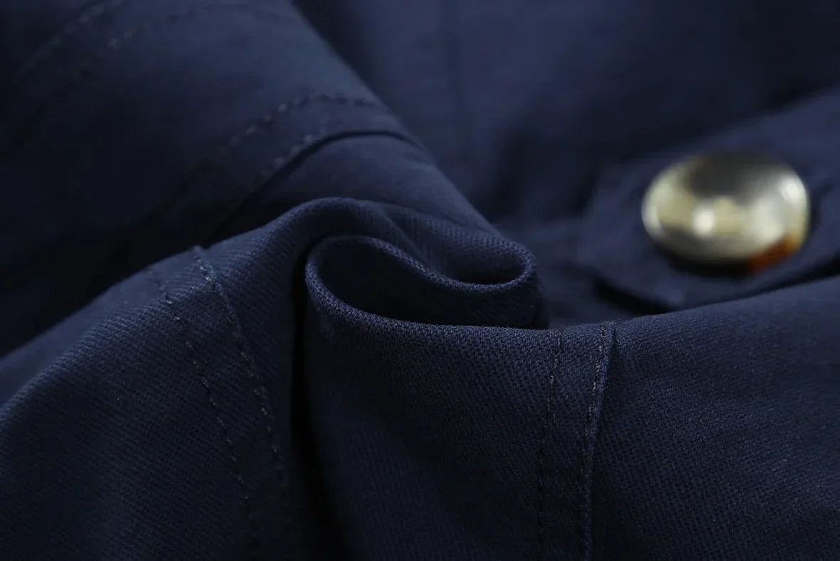 Moteriktig lang trenchcoat for menn