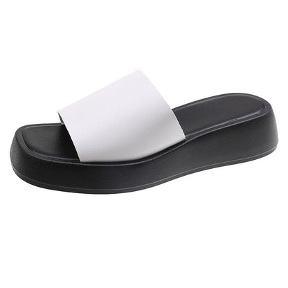Minimalistiske slidesandaler med bred rem