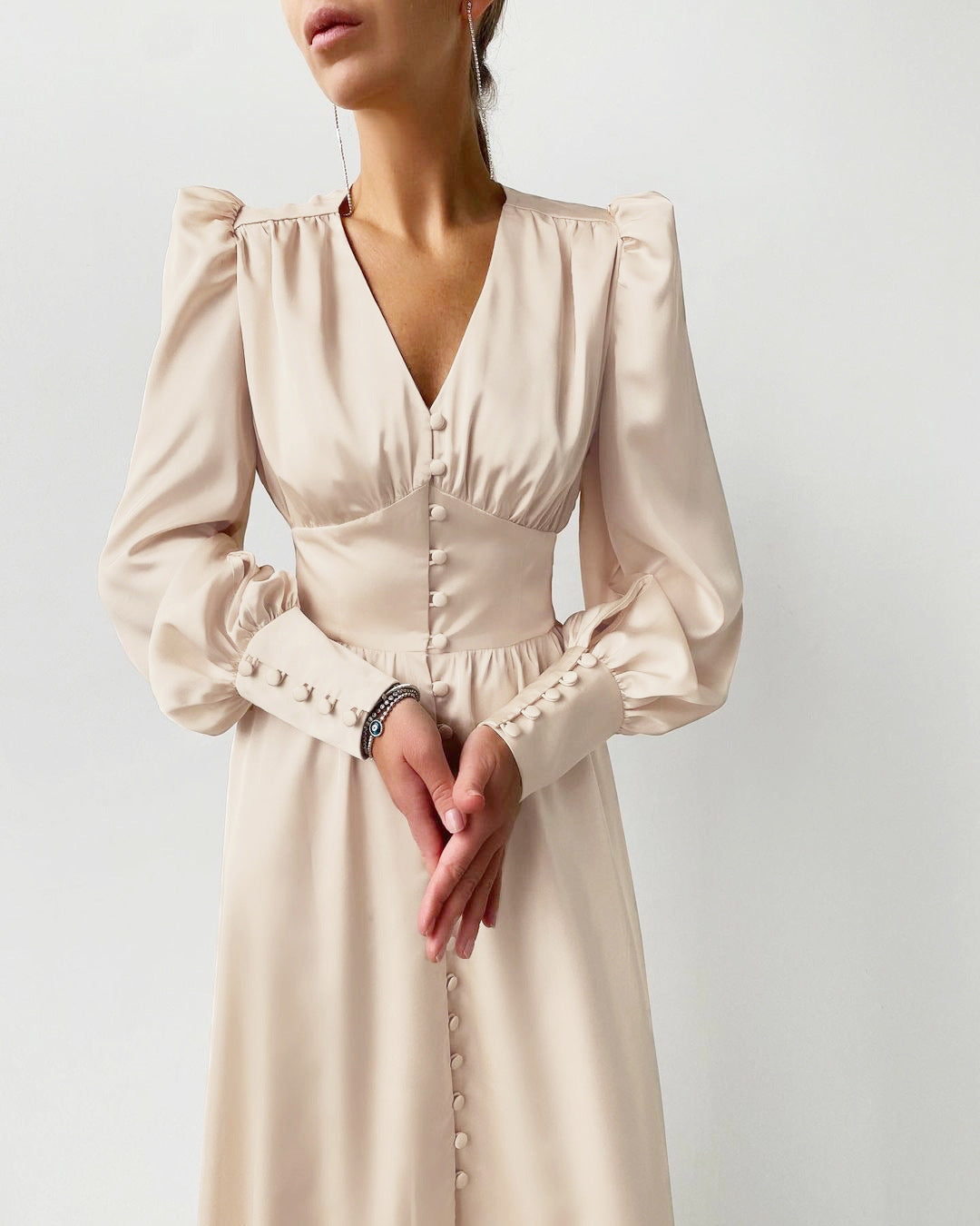 Elegante satengkjoler