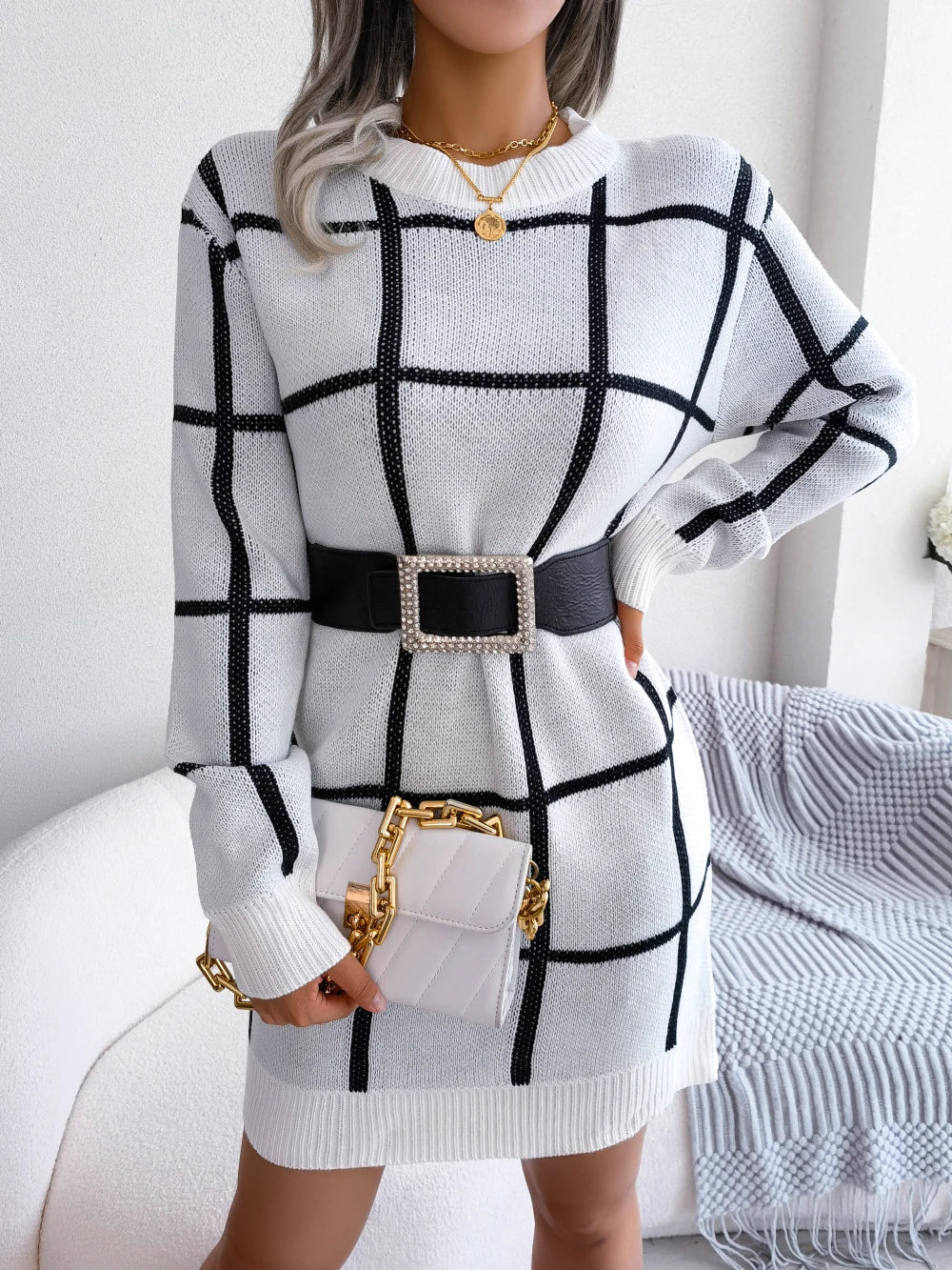 Elegant rutete kjole med lange ermer