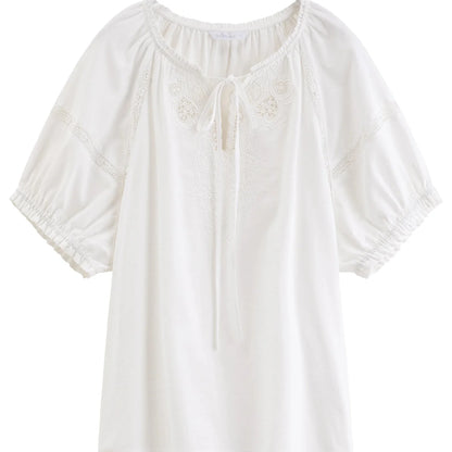 Linen-Bomullsbluse til Dame – Puffermet Sommerbluse med Broderidetaljer
