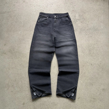 Y2K Hip-Hop Jeans for Menn – Broderte Lave Wide Leg Bukser med Glidelås | Retro Streetwear i Løs Passform med Gullmynt-detaljer