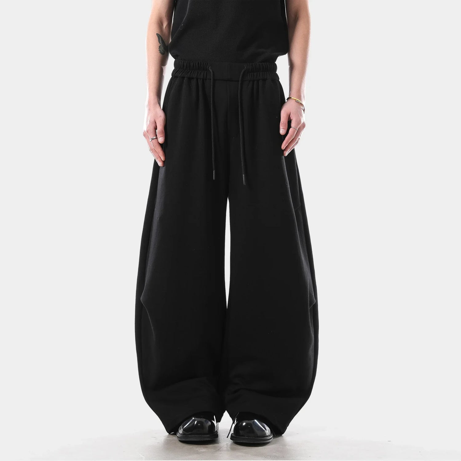Grå Baggy Joggebukser – Vide Unisex Bukser med Lang Snøring | Urban Streetwear med Buet “Lantern”-Design