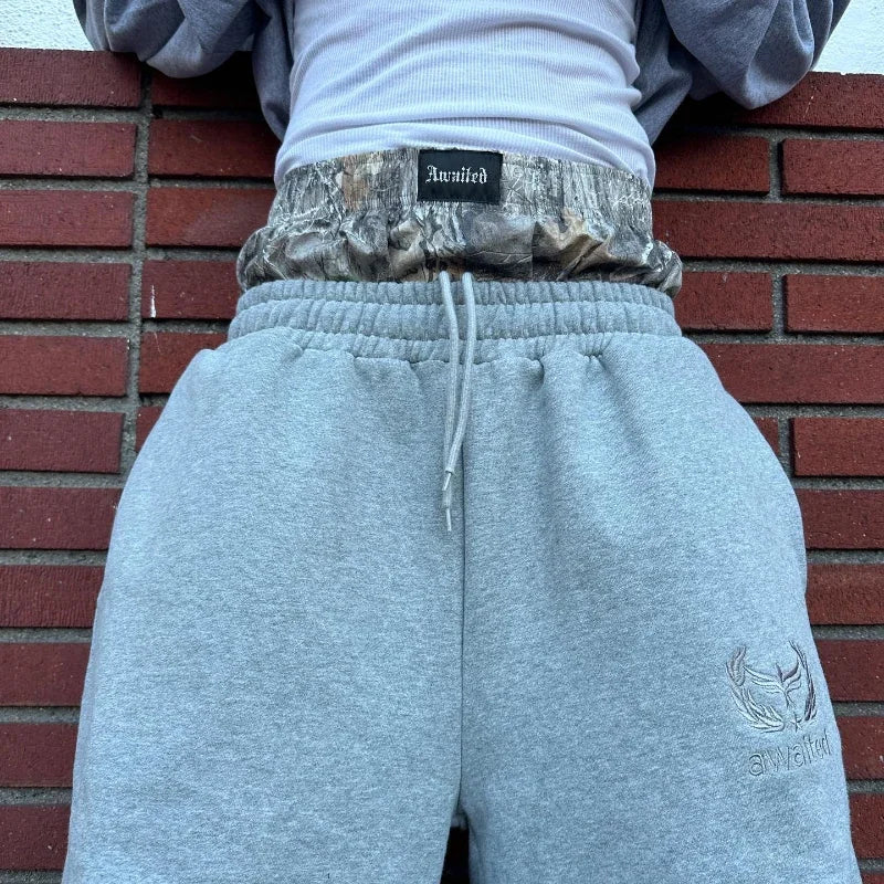 Y2K Retro Cargobukser for Menn – Kamuflasjemønster med Broderi | Unisex Streetwear Bukser med Vide Ben