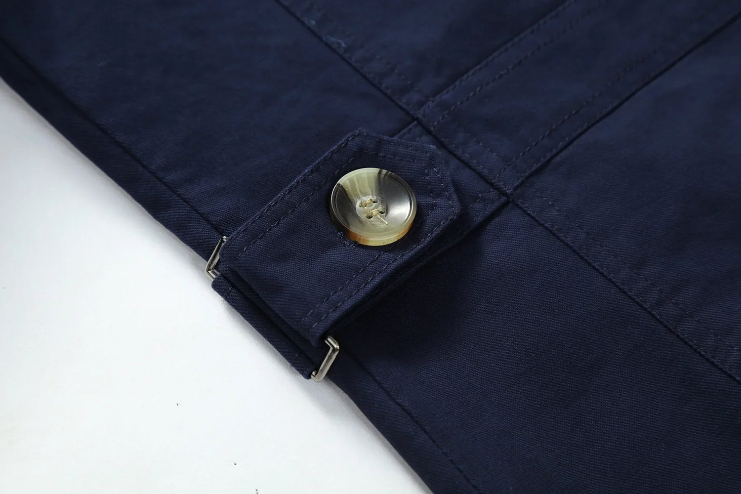 Moteriktig lang trenchcoat for menn