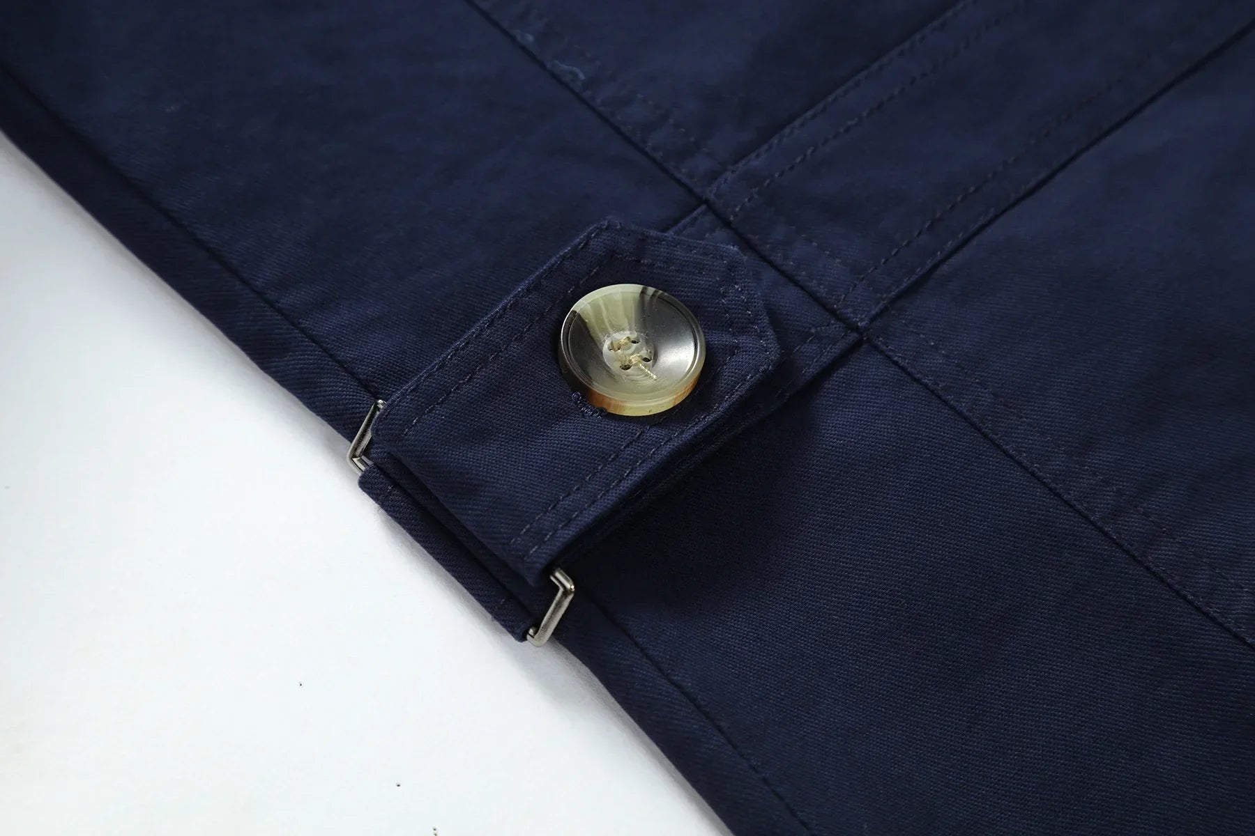 Moteriktig lang trenchcoat for menn