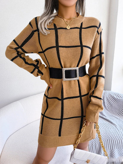 Elegant rutete kjole med lange ermer