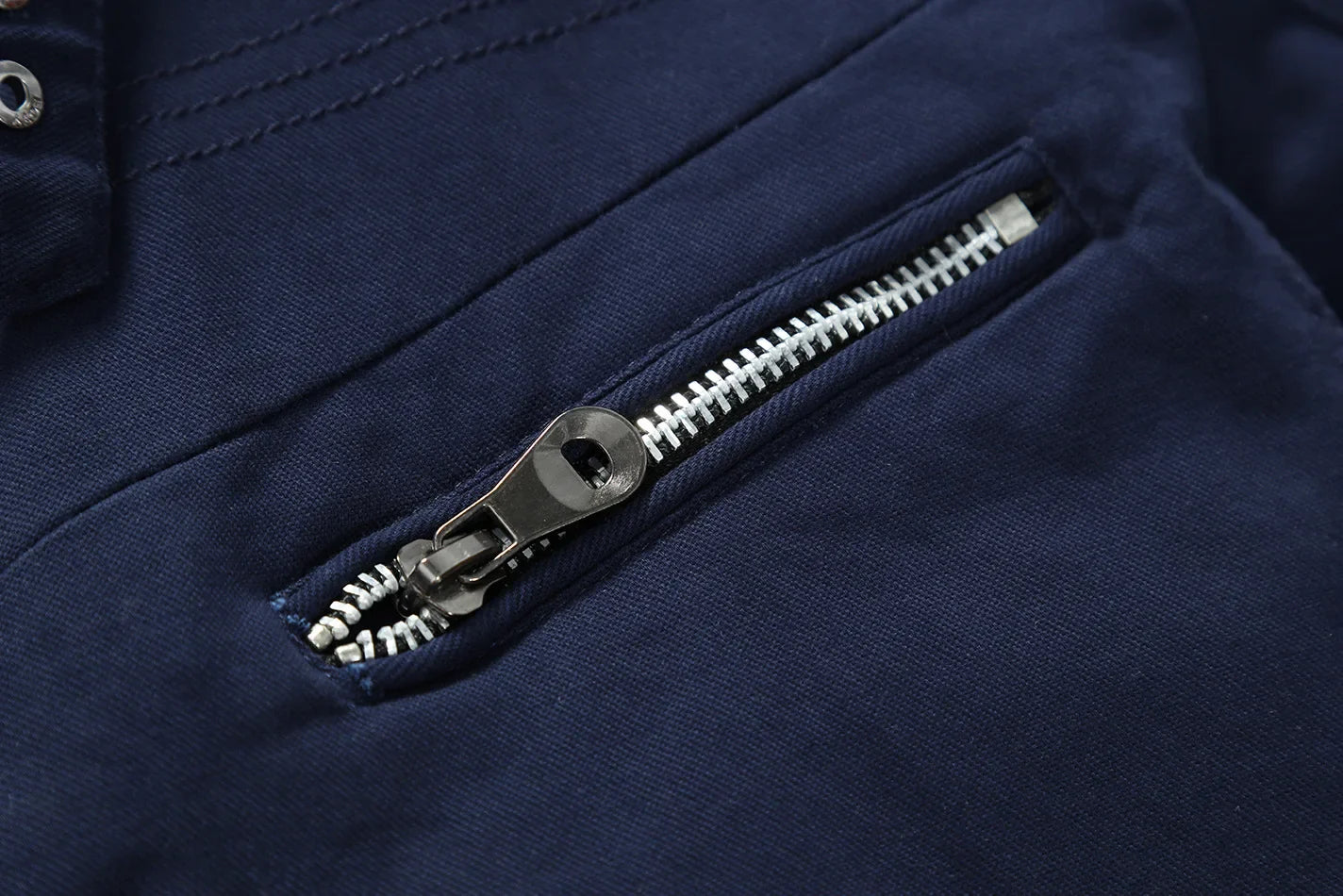 Moteriktig lang trenchcoat for menn
