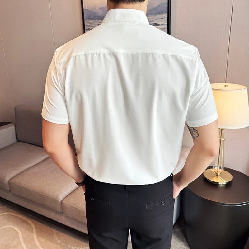 Kortermet Herreskjorte med Ståkrage – Elegant V-hals Skjorte i Stretchy Stoff | Lett og Stilren Skjorte til Kontor og Sommer