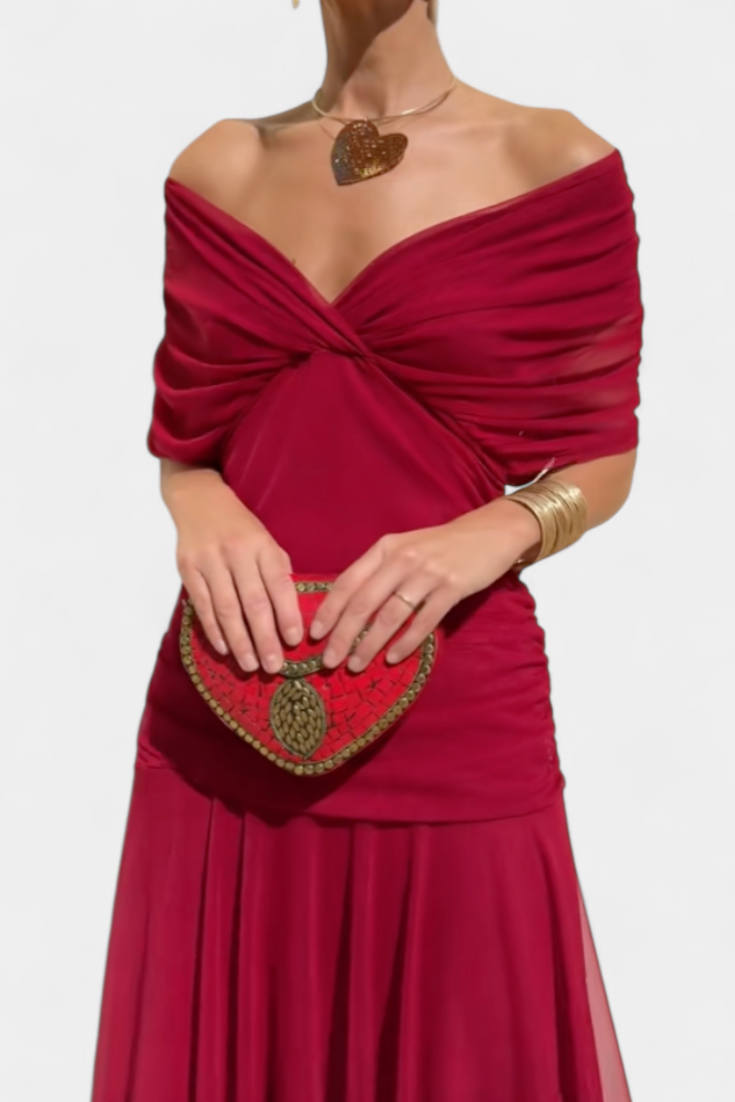 Selene | Midikjole i chiffon med off shoulder og rynket vridd front