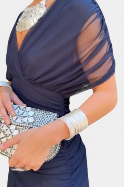 Selene | Midikjole i chiffon med off shoulder og rynket vridd front