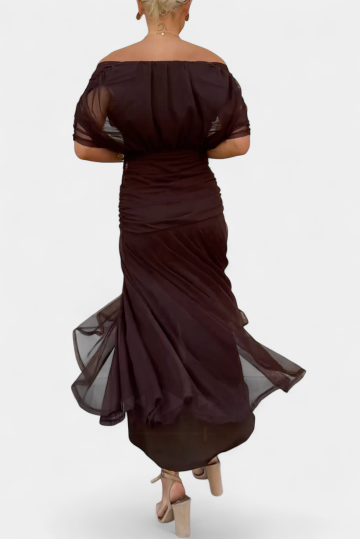 Selene | Midikjole i chiffon med off shoulder og rynket vridd front
