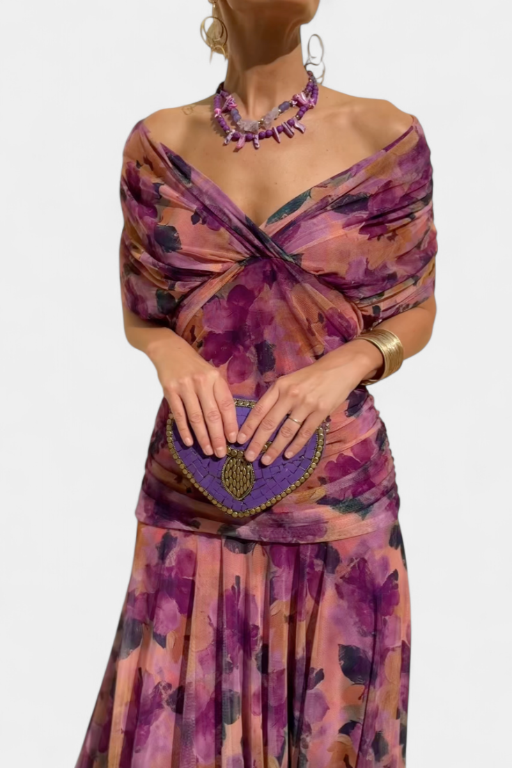 Selene | Midikjole i chiffon med off shoulder og rynket vridd front