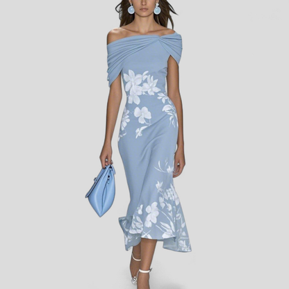 Seraphine | Midikjole i sateng med blomstermønster, off shoulder og vridd front