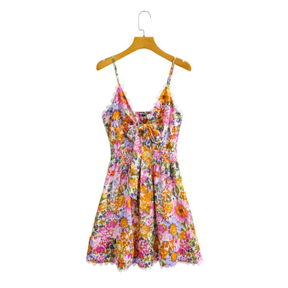Blomstret sommerkjole med blondekant