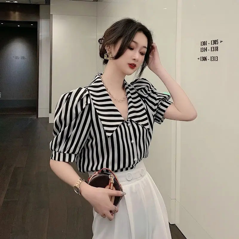 Vintagebluse med striper og puffermer