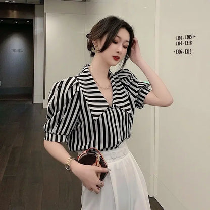 Vintagebluse med striper og puffermer