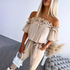 Tavi | Buksedress i bomull med off shoulder, volang og knyteliv – Beige
