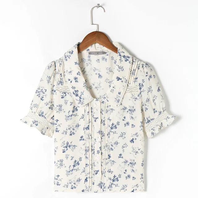 Vintagebluse med blomstermønster og blondekant