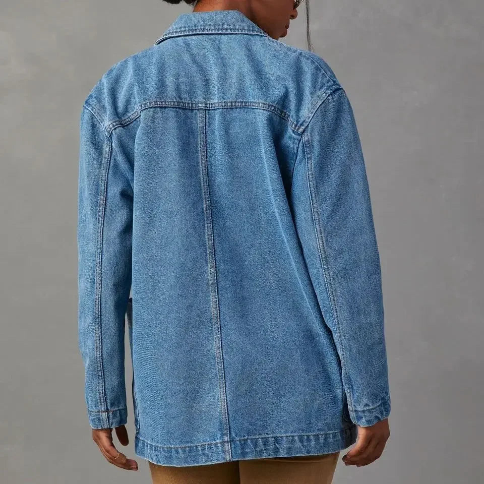 Jeansblazer med knappelommer og løs passform