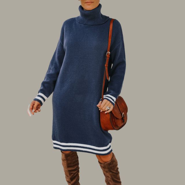 Koselig genserkjole med rullekrage og kontrastfargede striper