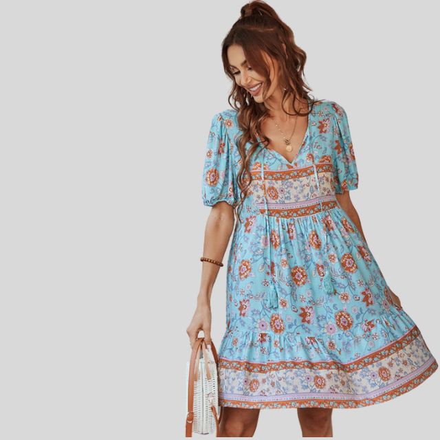 Boho-chic blomstrete kjole med høy midje