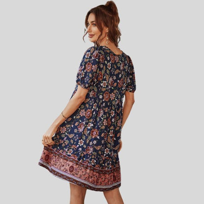 Boho-chic blomstrete kjole med høy midje
