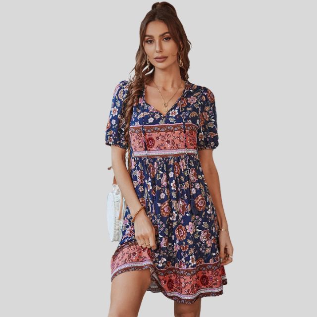 Boho-chic blomstrete kjole med høy midje