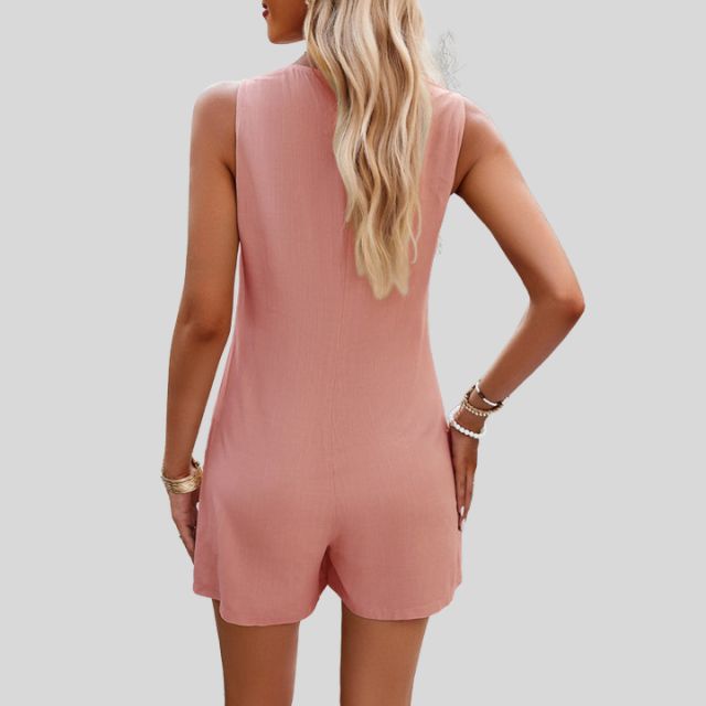 Ermeløs monokrom jumpsuit med shorts og lommer
