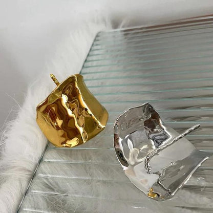 Hårbånd i metall med skulpturelt design