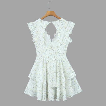 kjole med broderi og volangdetaljer