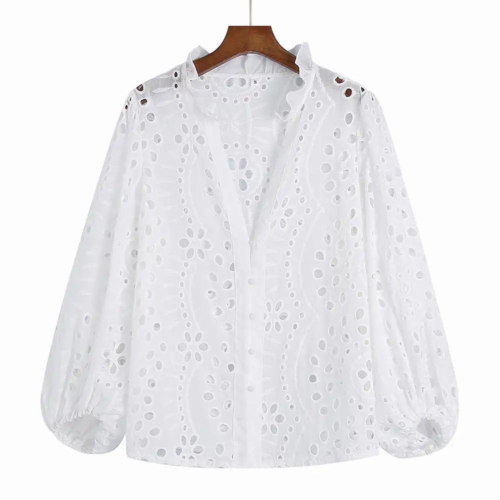 Blondebluse med broderi