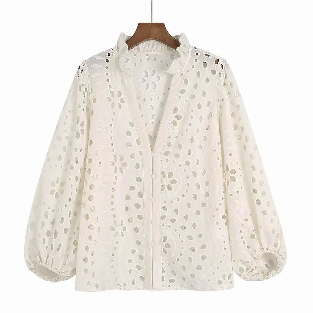 Blondebluse med broderi