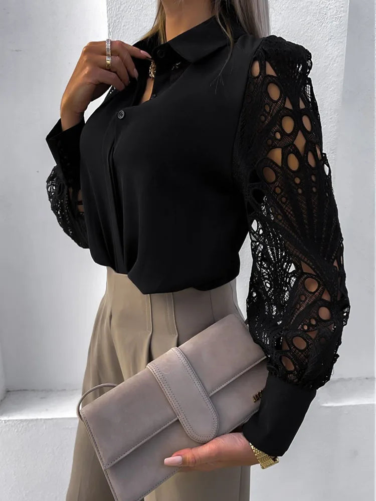 Bluse med blonder og nettingdesign