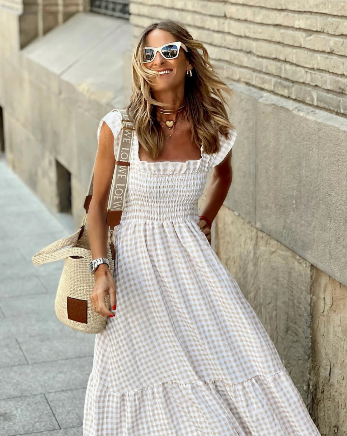 Sommer Smocked Gingham Maxi Kjole med Volangerm