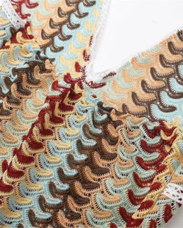 Zarina | Flerfarget maxikjole i heklestrikk med dyp V-halterneck