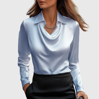 Marlowe | Elegant bluse i sateng med vannfallshals og krage